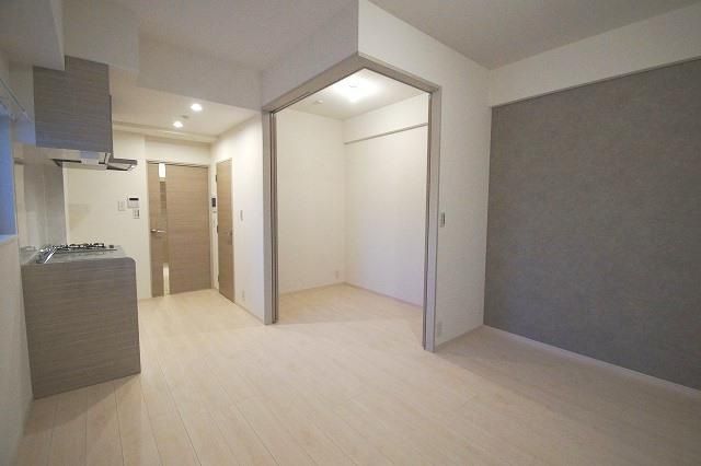 居室・リビング　同物件別室写真