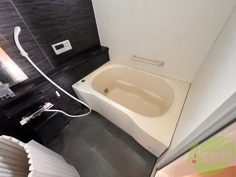 バス・シャワールーム　ブラックを基調としたお風呂。シックで落ち着きますね