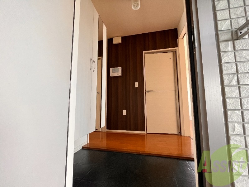 玄関　玄関からの様子です。広いので急いでいるときも問題なしです。