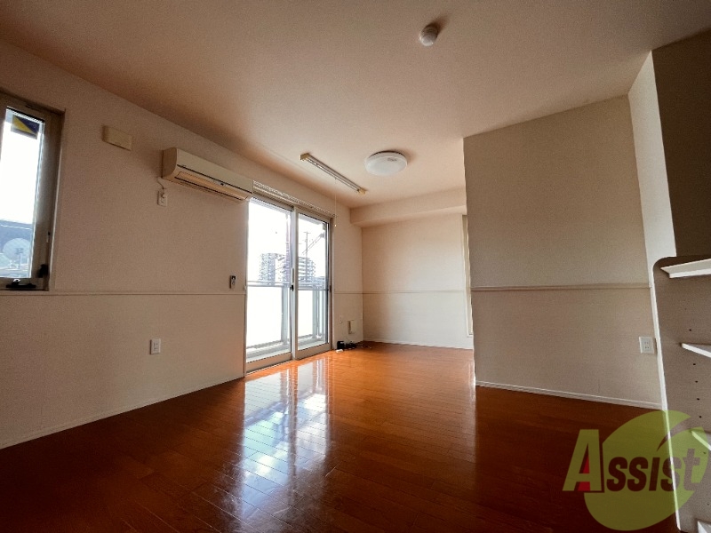 居室・リビング　リビングです。なんと１４帖もございますよ。