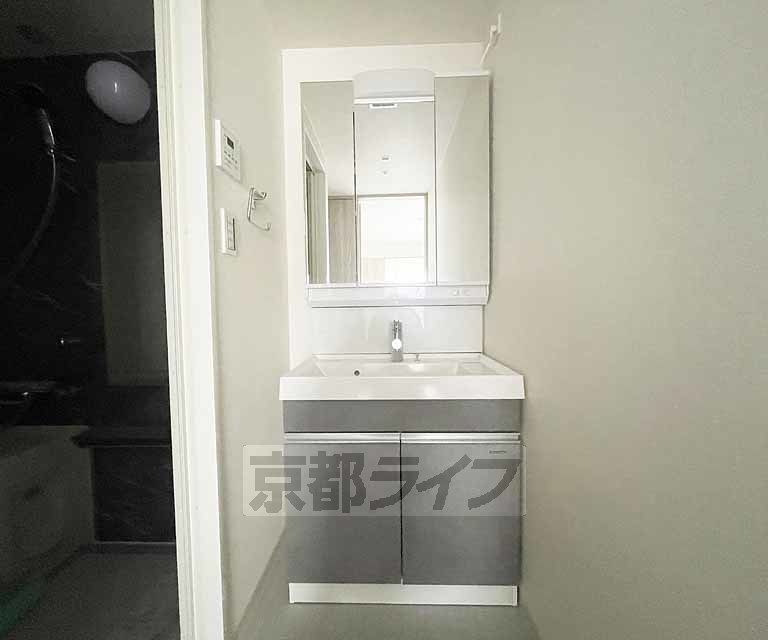 建物外観　・建築中