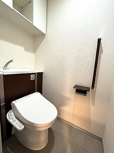 トイレ　洗浄機能付き便座　※2022年9月撮影