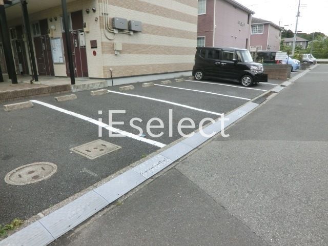 駐車場　敷地内駐車場ございます