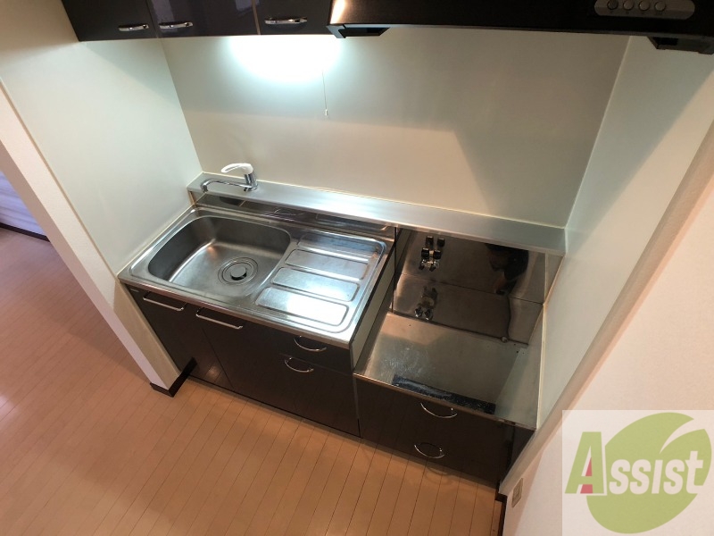 キッチン　キッチンです。ご自身でコンロを設置していただけます。