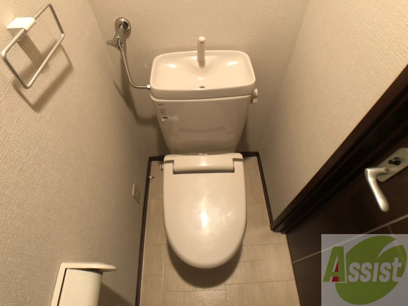 トイレ　シャワートイレになっているので快適です！