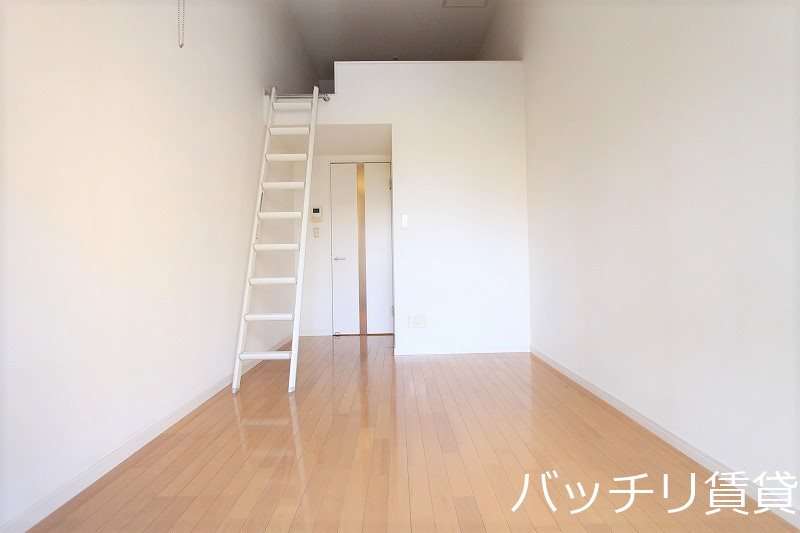 居室・リビング　画像は別号室のため、現況優先