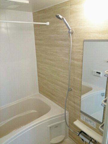 バス・シャワールーム　落ち着いた空間のお風呂です