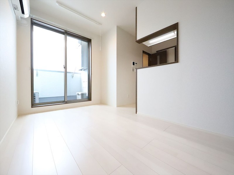 居室・リビング　ＬＤＫ12帖　エアコン完備　バルコニー　同仕様写真