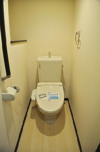 トイレ　温水洗浄便座