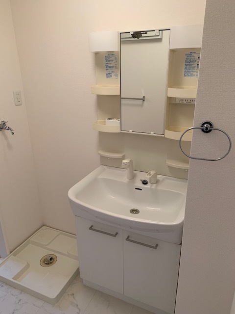 洗面設備　忙しい朝に嬉しい洗髪洗面化粧台