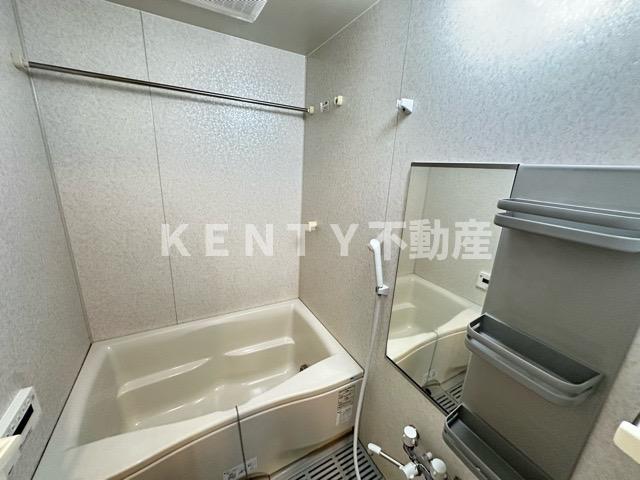 バス・シャワールーム　コンパクトで使いやすいお風呂です