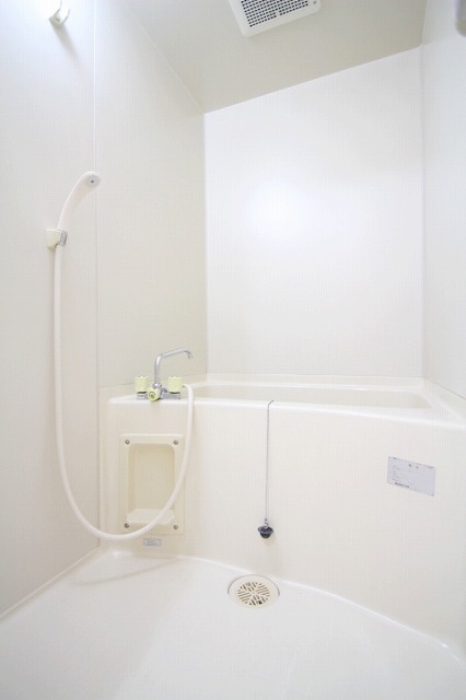 バス・シャワールーム　同物件別号室のものです。