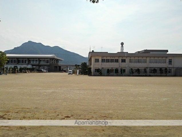 小学校　多度津町立四箇小学校（小学校）まで550m