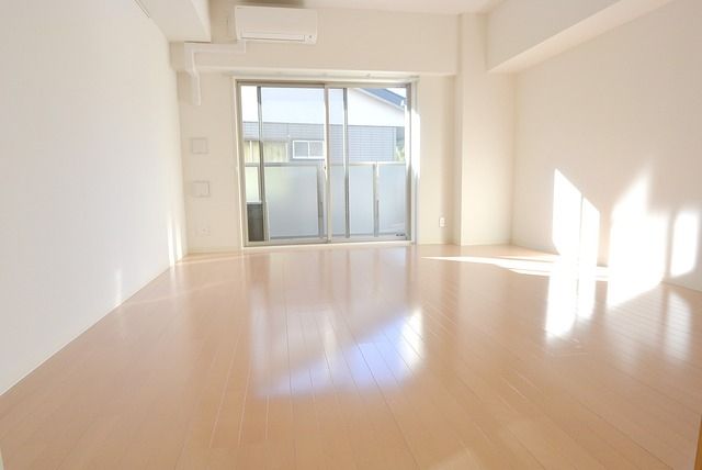 居室・リビング　★約１０帖のひろーいお部屋★