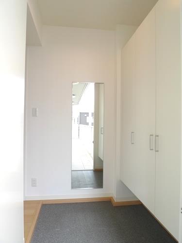 玄関　靴も収納可能です