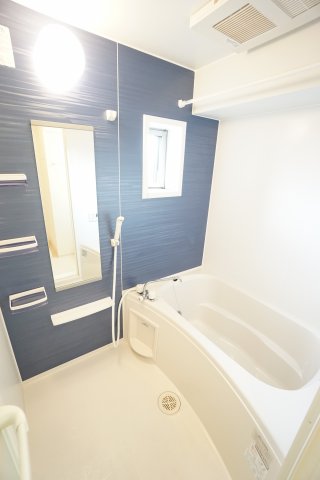 バス・シャワールーム　※同物件・反転タイプの写真です。