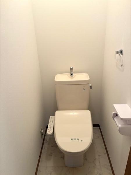 コートドール E棟のトイレ写真