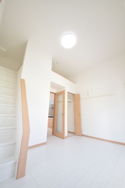 その他部屋・スペース　★ロフト付で天井高い室内★