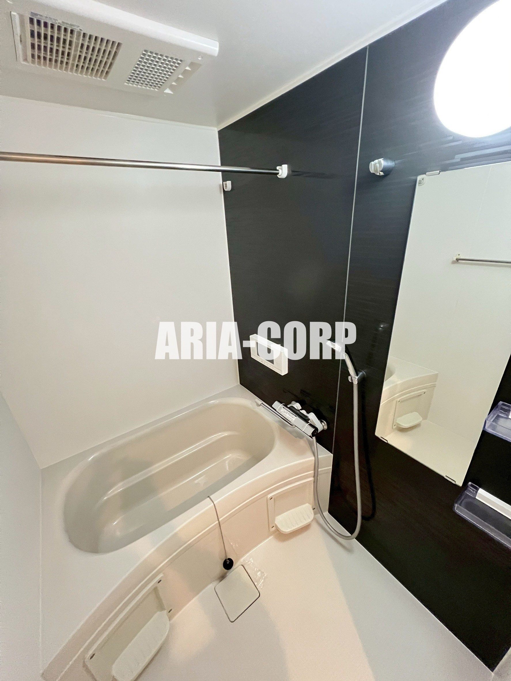 バス・シャワールーム　（同仕様）追炊き浴室乾燥つきのお洒落なバスルーム。