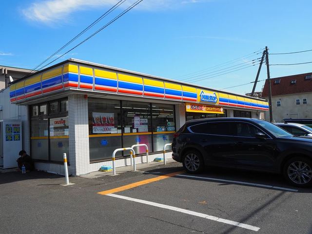 コンビニ　ミニストップ草加新里店（コンビニ）まで550m