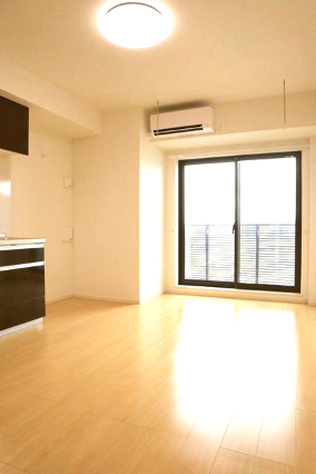 居室・リビング　窓側リビング