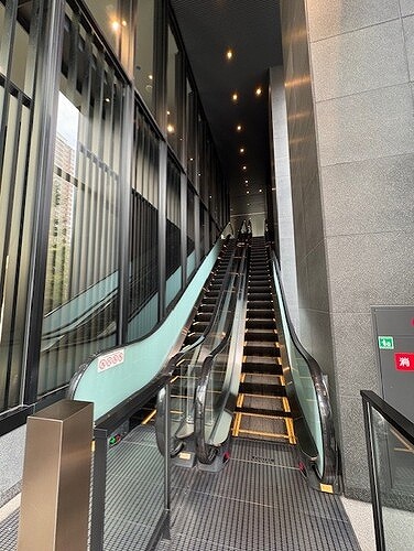 その他　エントランス前エレベーター