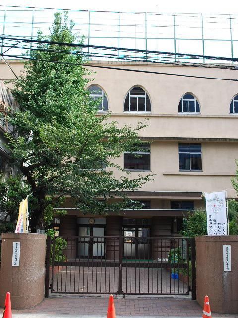 小学校　台東区立黒門小学校（小学校）まで532m