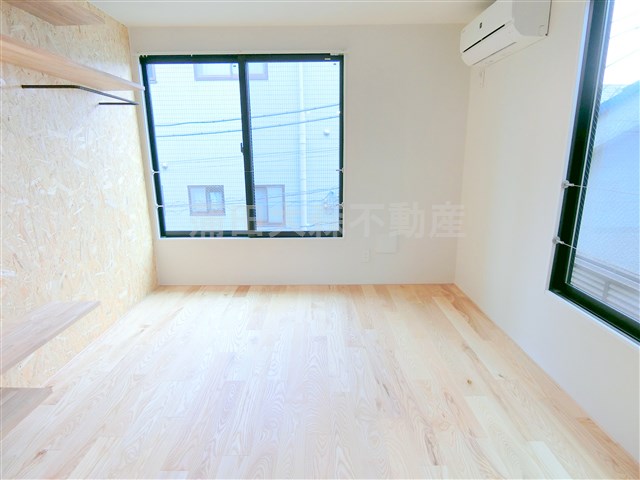 居室・リビング　角部屋2面採光の洋室9.2帖