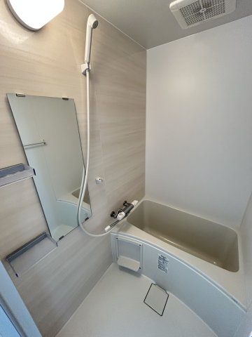 バス・シャワールーム　コンパクトで使いやすいお風呂です