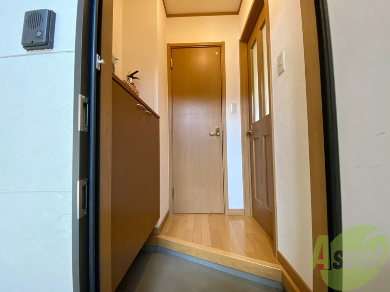 玄関　玄関の様子です。明るい印象ですね。気分もあがりそう。