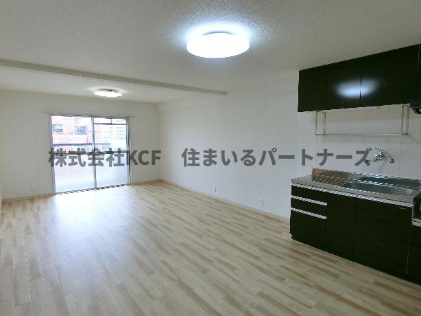 居室・リビング　こちらの居間で趣味の時間をお楽しみください