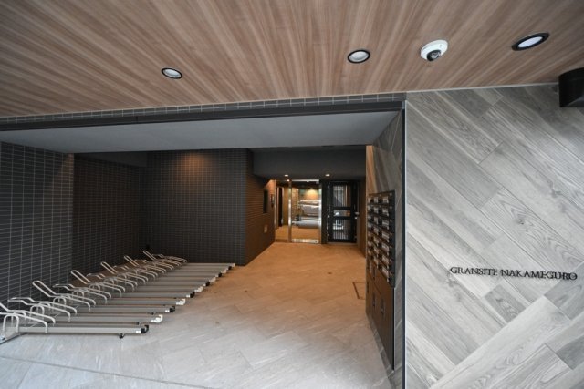 エントランス　建物の内部です