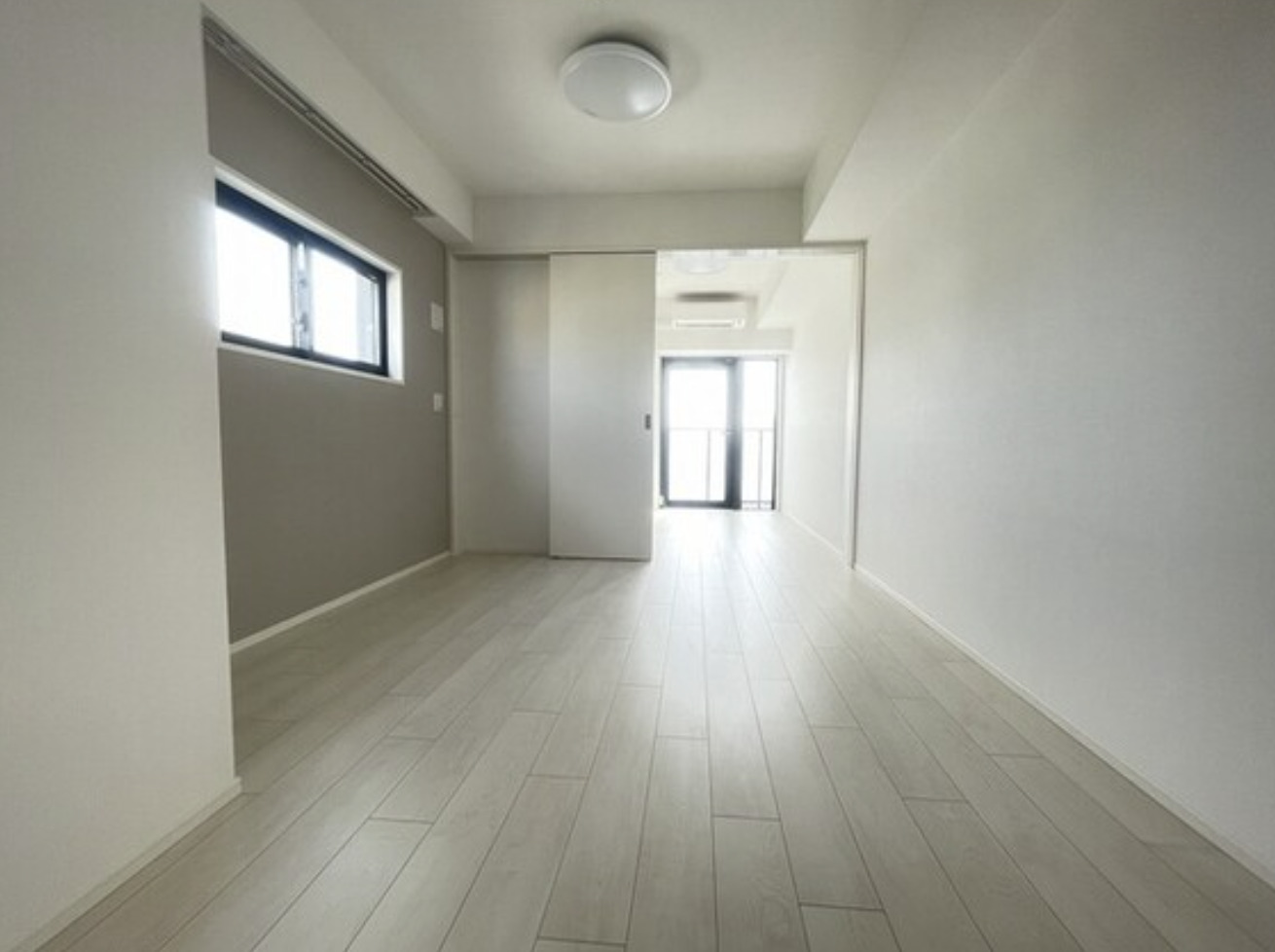 居室・リビング　※別部屋の参考写真です。