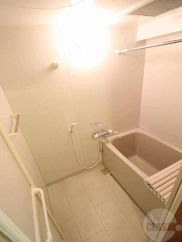 バス・シャワールーム　清潔感のあるバスルーム