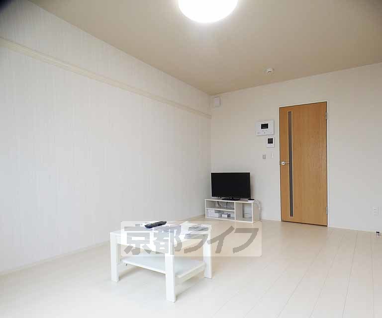 居室・リビング　明るい色合いのお部屋