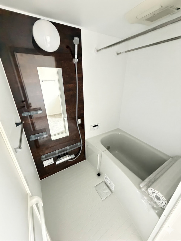 バス・シャワールーム　落ち着いた空間のお風呂です