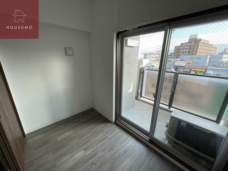 その他部屋・スペース　落ち着いた色調の寝室です