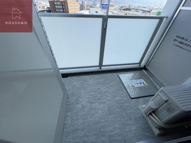 バルコニー　暖かな日差しのふりそそぐバルコニー