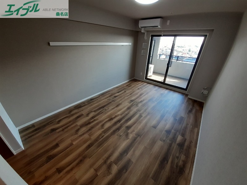 居室・リビング　同物件別室写真