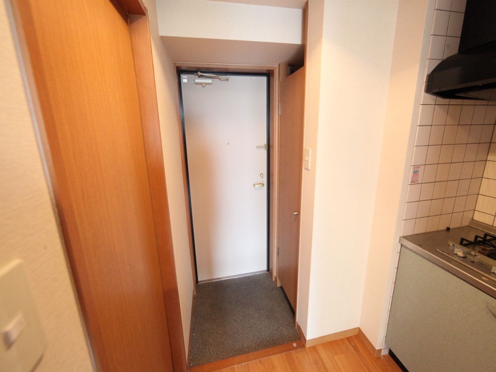 玄関　玄関　シューズボックス付（収納充実してます）