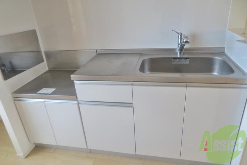 キッチン　コンロも置けてお料理が楽しみですよね～。