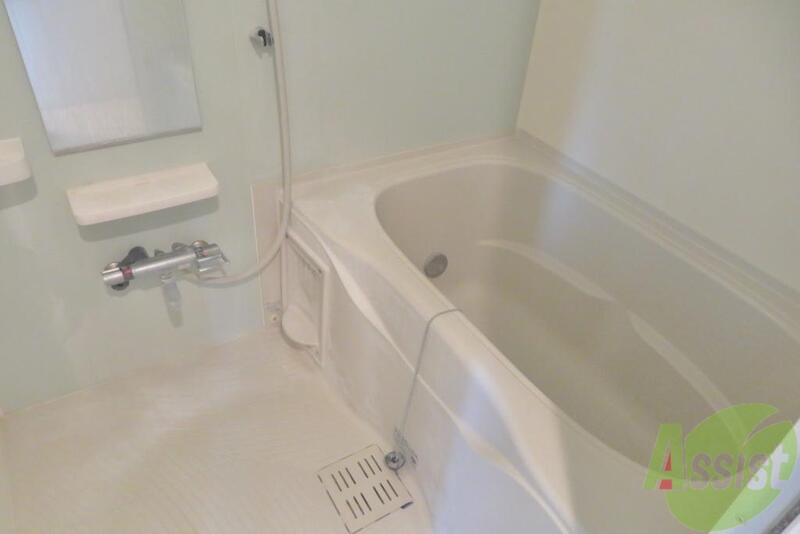 バス・シャワールーム　足を伸ばしてゆっくりとお風呂に入れますね。