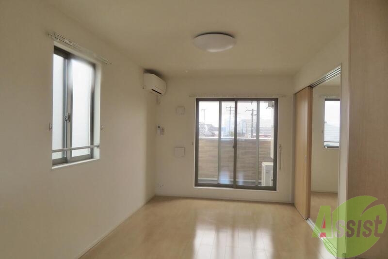 居室・リビング　広々とした解放感いっぱいのリビングになります。