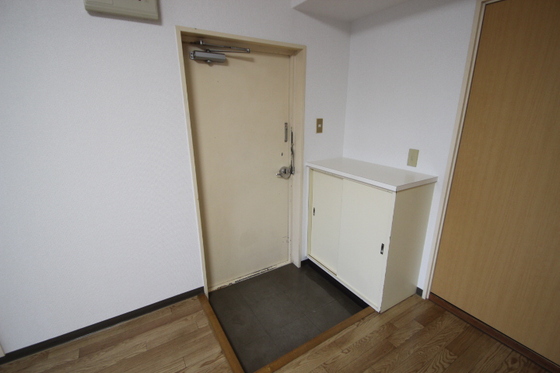 玄関　※別部屋の写真です