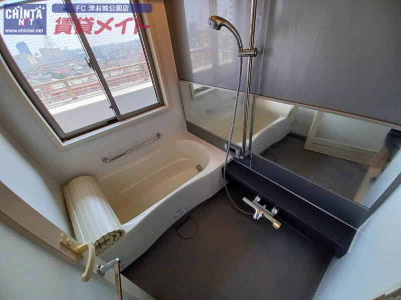 バス・シャワールーム　広いお風呂