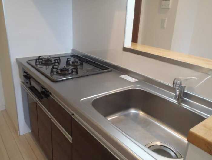 キッチン　3口コンロのシステムキッチンです！