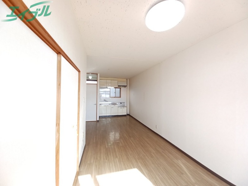 居室・リビング　同物件別部屋反転タイプ