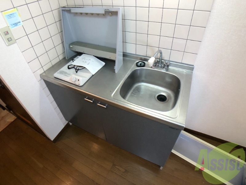 キッチン　シンプルなキッチンです。一人暮らしにはちょうどいいサイズ。