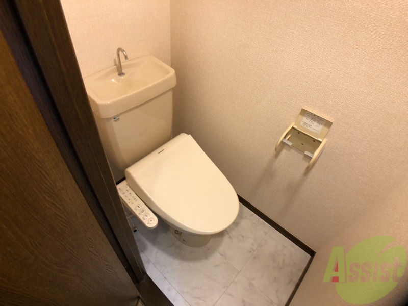 トイレ　ウォシュレット機能がついたトイレです。安心して使用できますね