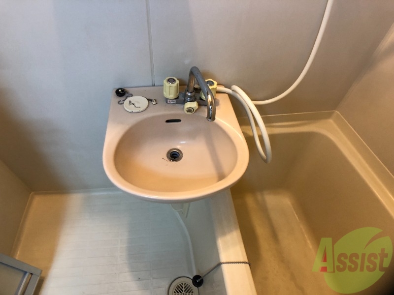 洗面設備　洗面台です。シンプルなつくりなので、お手入れしやすそうです。